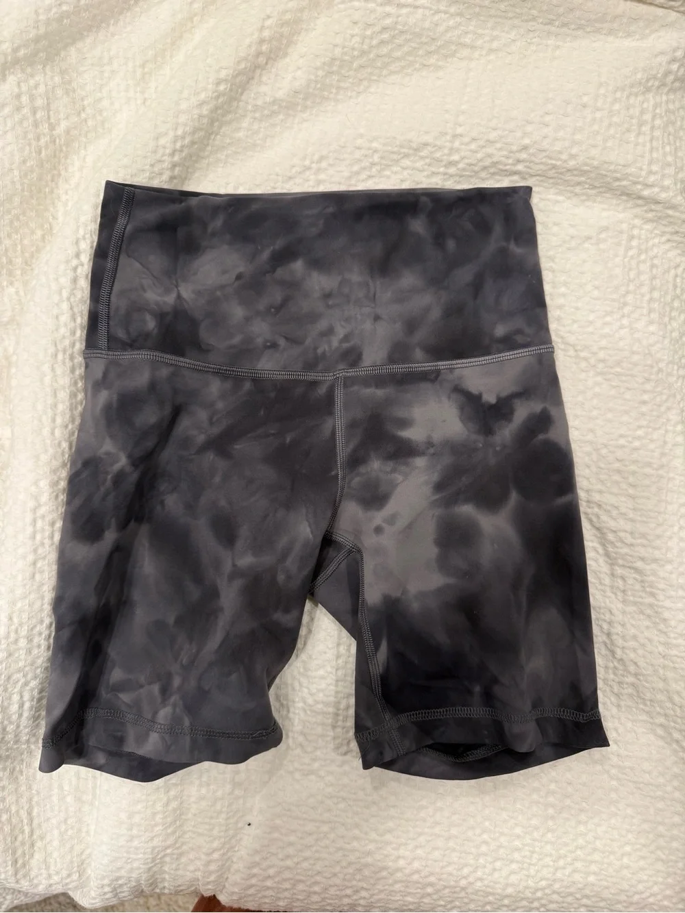 Lululemon High-Waist Tie-Dye Workout Shorts - Black Gray
